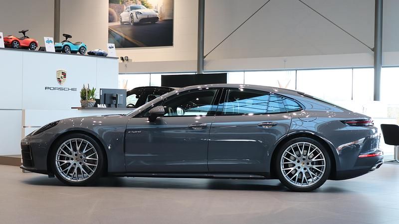 Ny Porsche Panamera 4 2026 Grå Sedan