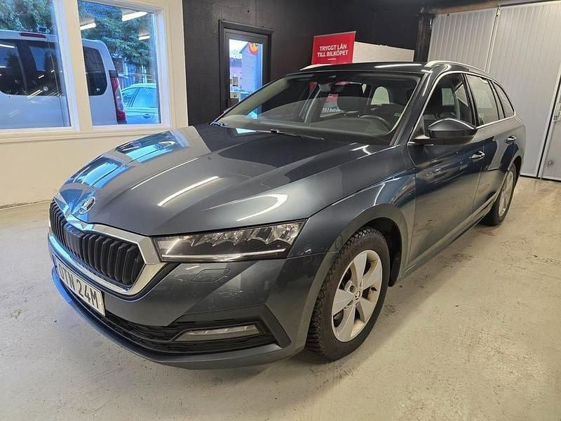 Grå Begagnad 2020 Skoda Octavia Ambition Kombi | 218 000 kr (Marknadspris) - Bild 1/4