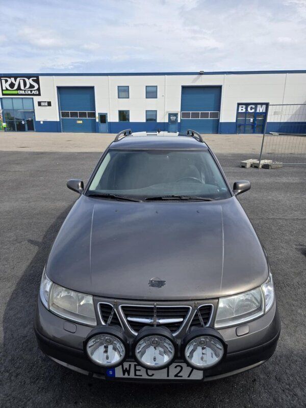 Brun Begagnad 2005 Saab 9-5 Linear Kombi | 11 000 kr (Bra pris) - Bild 1/4