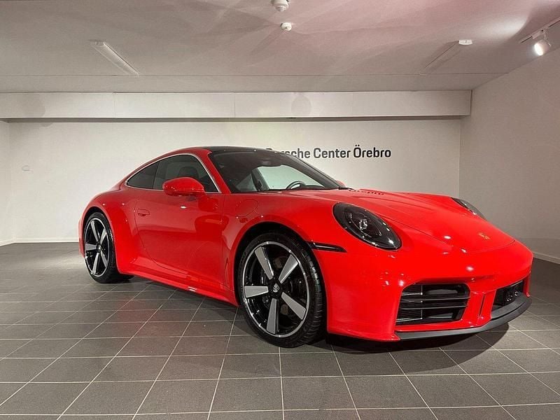 Röd Ny 2024 Porsche 992 Sportkupé | 1 590 000 kr - Bild 1/4