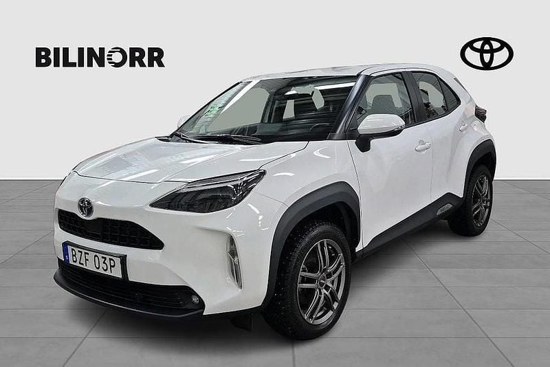 Vit Begagnad 2021 Toyota Yaris Cross Active SUV | 264 900 kr (Marknadspris) - Bild 1/4