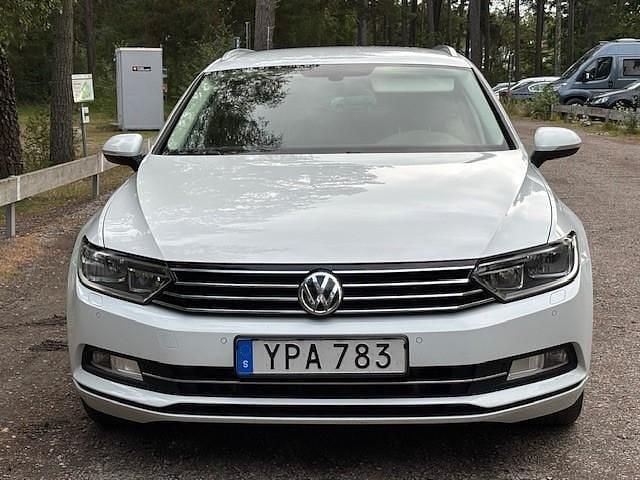 Vit Begagnad 2018 VW Passat Kombi | 140 000 kr (Bra pris) - Bild 1/4