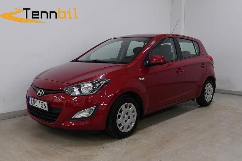 Begagnad Hyundai i20 Select 84 HK (61 kW) 2014 Röd Halvkombi