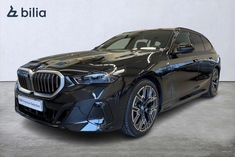 Svart Begagnad 2024 BMW 530e M Sport Kombi | 789 000 kr (Dyr) - Bild 1/3
