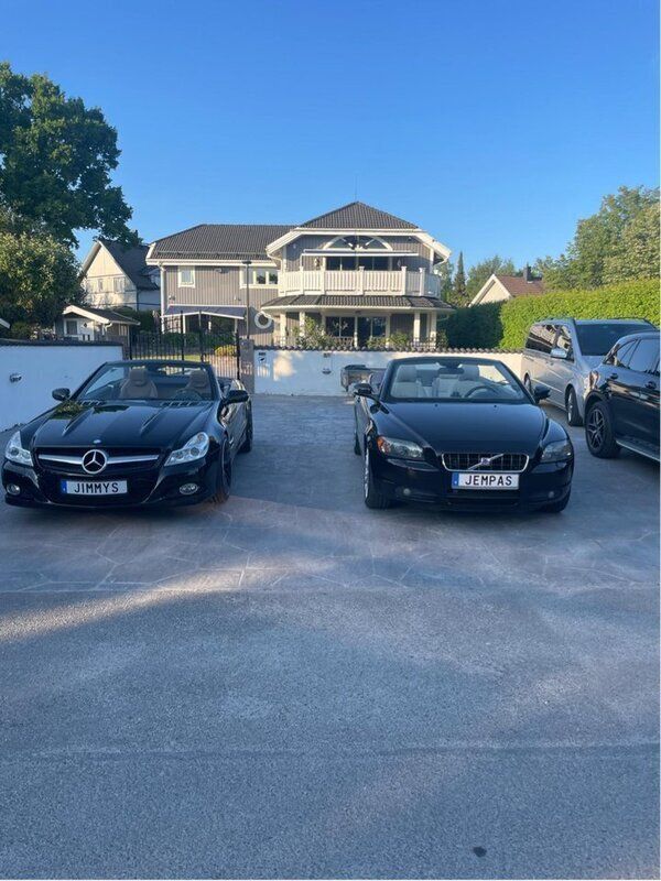 Svart Begagnad 2008 Volvo C70 Summum Cab | 110 000 kr (Marknadspris) - Bild 1/4