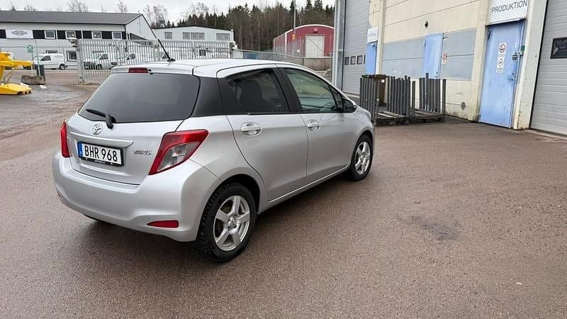 Begagnad Toyota Yaris 99 HK (72 kW) 2014 Halvkombi