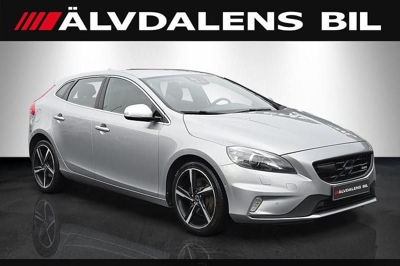 Silver metallic Begagnad 2013 Volvo V40 R-Design Kombi | 138 000 kr (Marknadspris) - Bild 1/4