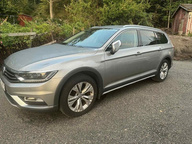 Silver Begagnad 2016 VW Passat Alltrack Kombi | 129 000 kr (Bra pris) - Bild 1/4