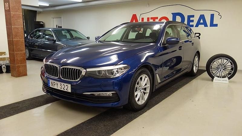 Blå Begagnad 2018 BMW 520 Kombi | 174 900 kr (Marknadspris) - Bild 1/4