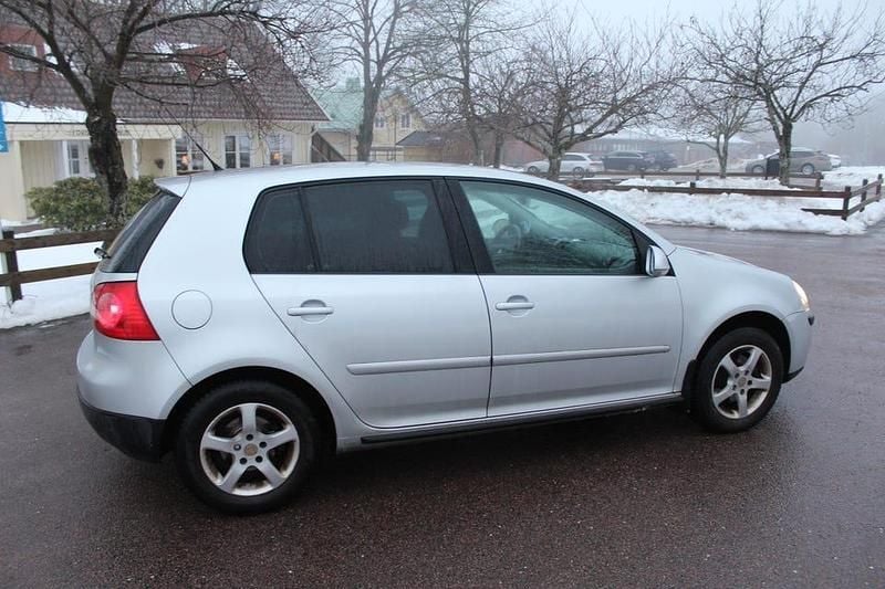 Begagnad VW Golf VI 102 HK (75 kW) 2009 Halvkombi