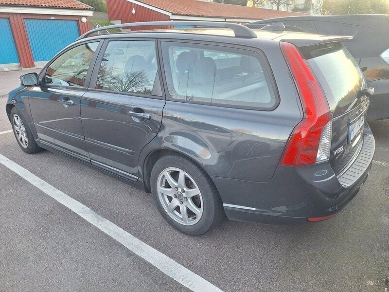 Grå Begagnad 2009 Volvo V50 Kombi | 45 000 kr (Bra pris) - Bild 1/2