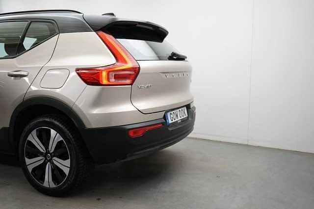 Begagnad Volvo XC40 Core 175 kW (238 HK) 2022 Ljusgrå SUV