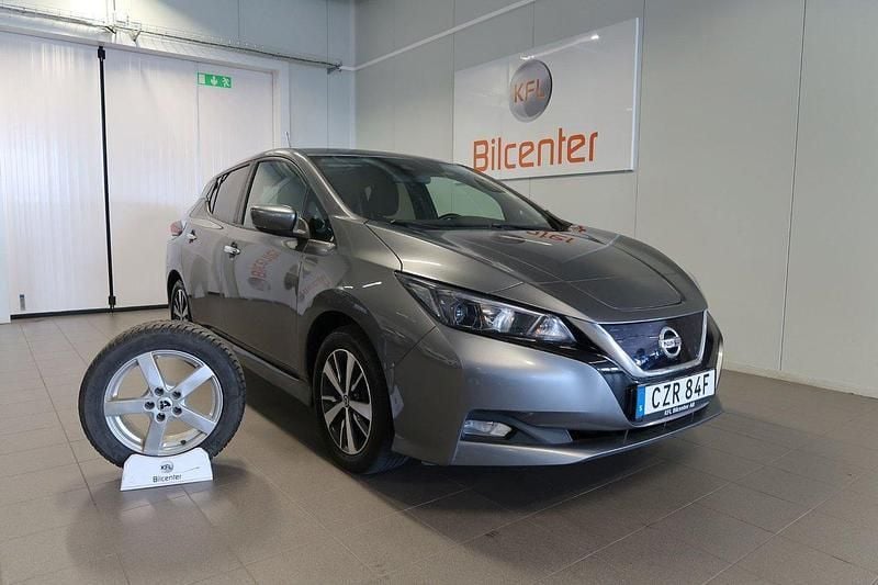 Grå Begagnad 2020 Nissan Leaf Halvkombi | 149 900 kr (Marknadspris) - Bild 1/3