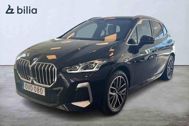 Svart Begagnad 2023 BMW 230e Active Tourer Minibuss | 439 000 kr - Bild 1/1