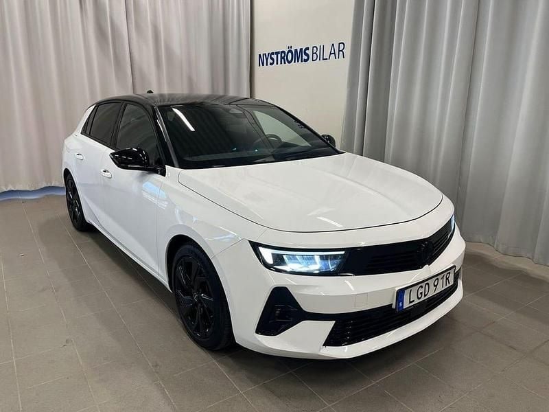 Vit Begagnad 2024 Opel Astra Halvkombi | 239 900 kr (Bra pris) - Bild 1/4