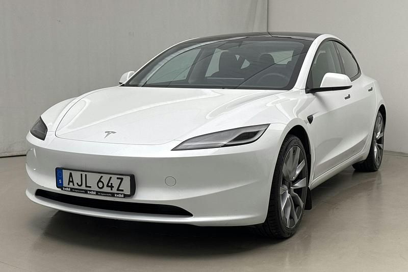 Vit Begagnad 2024 Tesla Model 3 Sedan | 419 000 kr (Dyr) - Bild 1/4