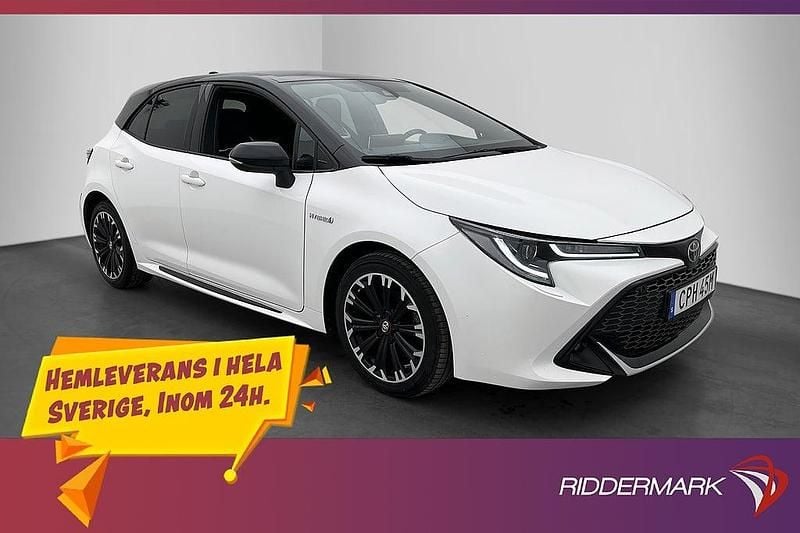 Vit Begagnad 2021 Toyota Corolla Hybrid Sport Halvkombi | 268 900 kr - Bild 1/3