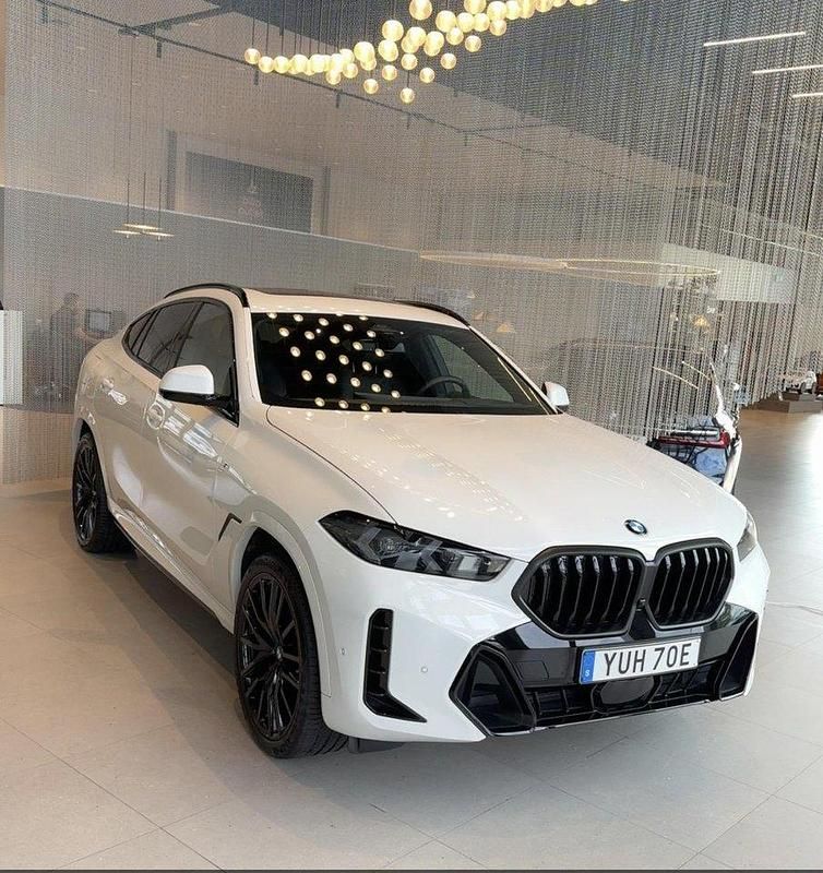 Vit Begagnad 2025 BMW X6 Comfort Edition SUV | 985 000 kr - Bild 1/4