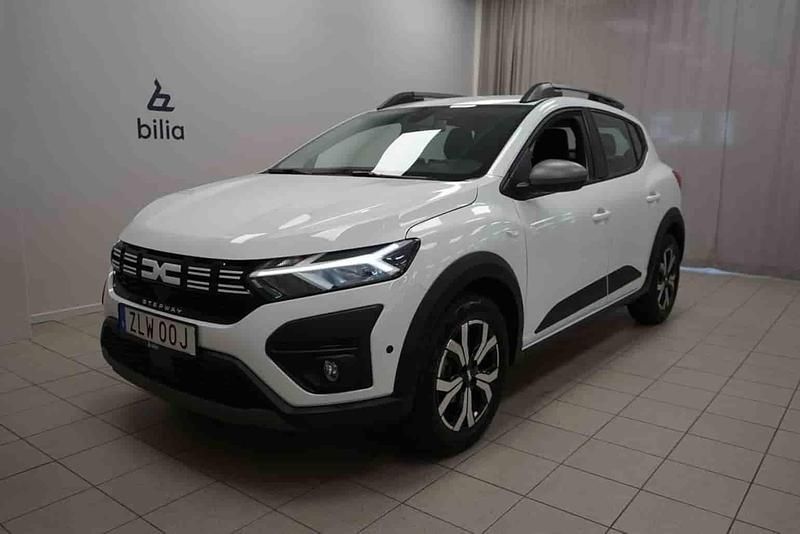 Vit Begagnad 2023 Dacia Sandero Stepway Halvkombi | 144 900 kr (Marknadspris) - Bild 1/1