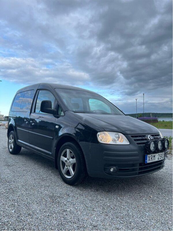 Svart Begagnad 2006 VW Caddy Minibuss | 35 000 kr (Marknadspris) - Bild 1/4