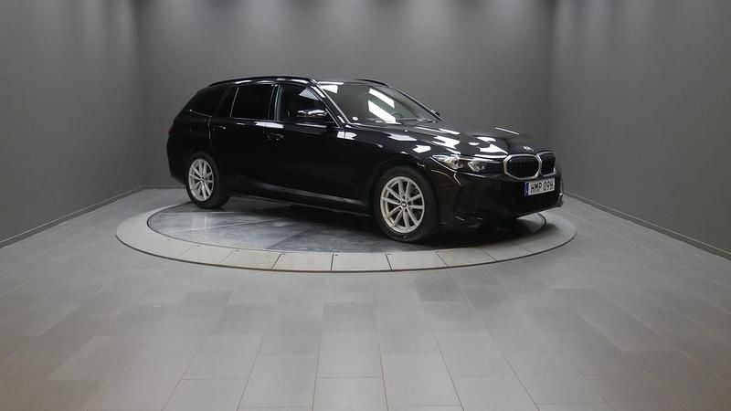 Svart Begagnad 2022 BMW 320 Kombi | 409 000 kr (Dyr) - Bild 1/4