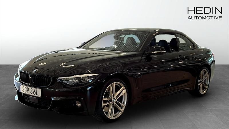 Svart (black) Begagnad 2019 BMW 440 M Sport Cab | 469 900 kr (Marknadspris) - Bild 1/4