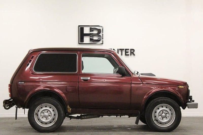 Begagnad Lada niva 83 HK (61 kW) 2010 Grön SUV