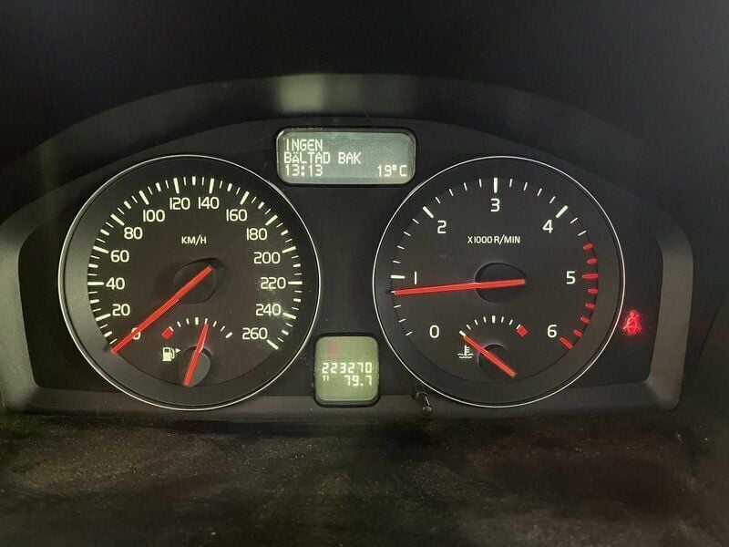 Grå Begagnad 2011 Volvo V50 Momentum Kombi | 45 000 kr (Bra pris) - Bild 1/4