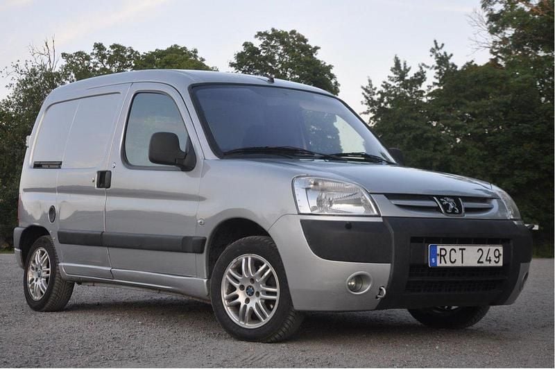Grå Begagnad 2008 Peugeot Partner Minibuss | 21 000 kr (Marknadspris) - Bild 1/4