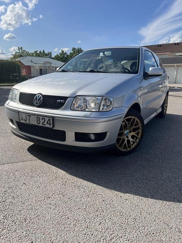 Silver Begagnad 2001 VW Polo GTI Halvkombi | 38 000 kr - Bild 1/4