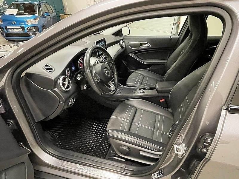 Begagnad Mercedes GLA200 136 HK (100 kW) 2016 Grå SUV