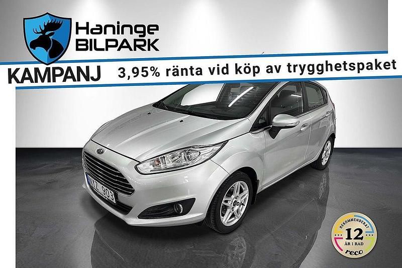 Grå Begagnad 2013 Ford Fiesta Halvkombi | 69 995 kr (Marknadspris) - Bild 1/2