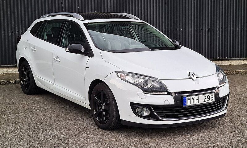 Vit Begagnad 2012 Renault Mégane GrandTour Bose Edition Kombi | 51 900 kr (Marknadspris) - Bild 1/4