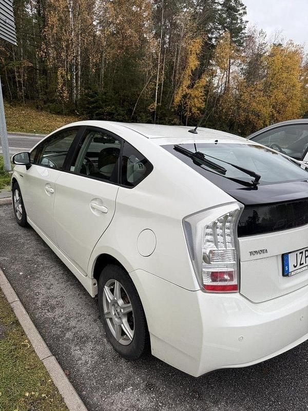 Vit Begagnad 2009 Toyota Prius Halvkombi | 63 000 kr - Bild 1/4