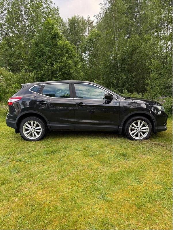 Svart Begagnad 2015 Nissan Qashqai SUV | 112 000 kr (Lite dyr) - Bild 1/4