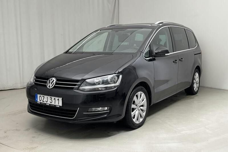 Svart Begagnad 2018 VW Sharan GT Minibuss | 229 800 kr (Superpris) - Bild 1/4
