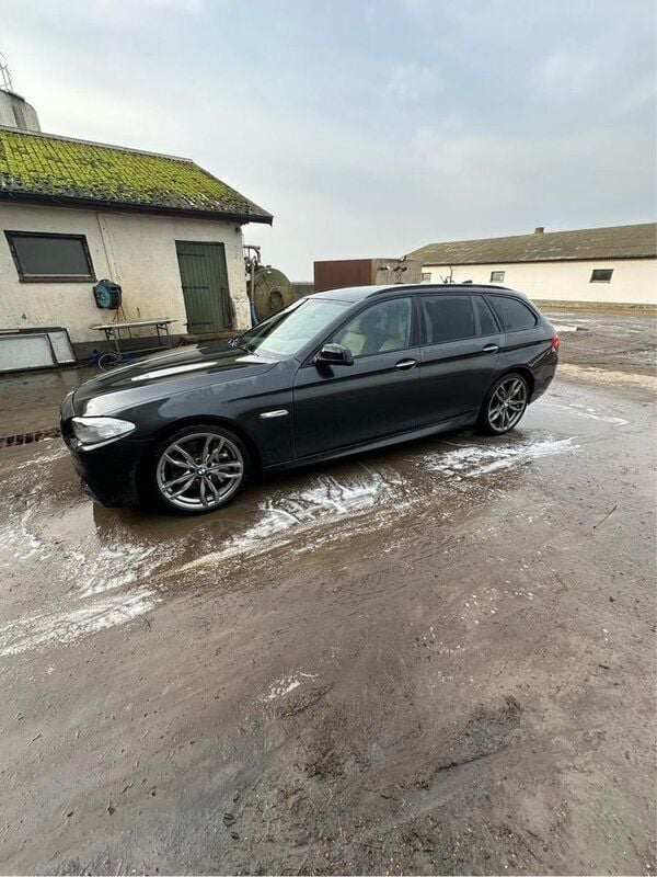 Grå Begagnad 2012 BMW M550 M Sport Sedan | 180 000 kr (Marknadspris) - Bild 1/1