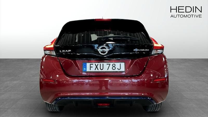 Begagnad Nissan Leaf 110 kW (150 HK) 2020 Röd Halvkombi