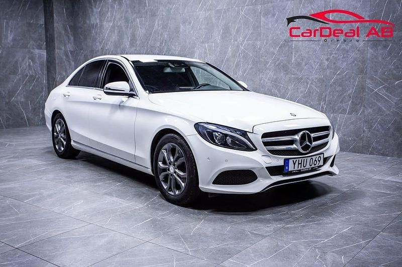 Vit Begagnad 2016 Mercedes C200 Avantgarde Sedan | 209 800 kr (Superpris) - Bild 1/4