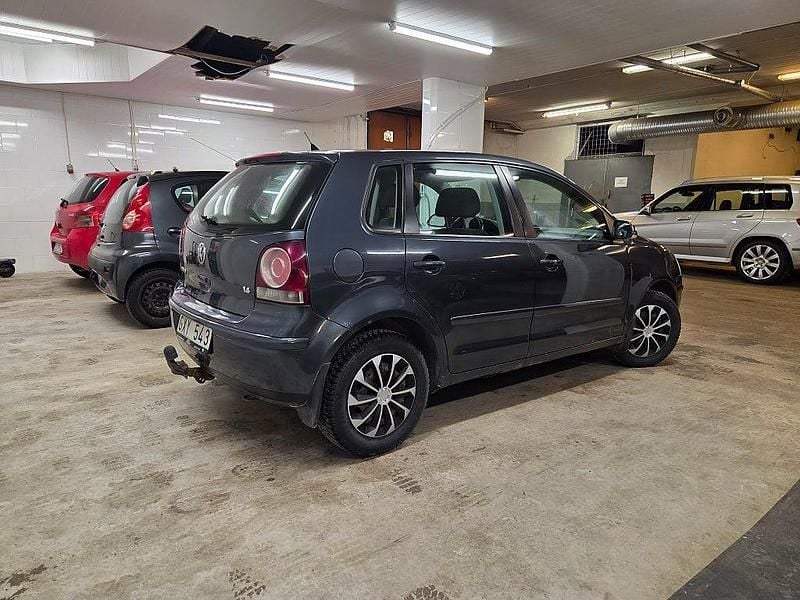 Begagnad VW Polo Comfortline 80 HK (58 kW) 2008 Grå Halvkombi