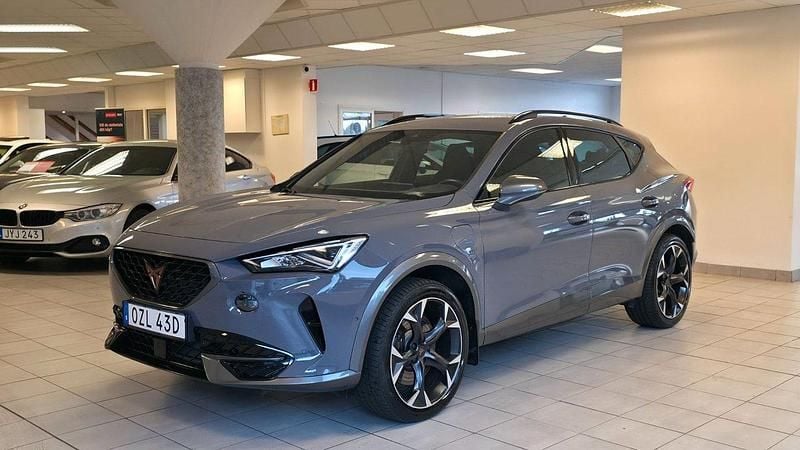 Ljusgrå (grå) Begagnad 2024 Cupra Formentor VZ SUV | 329 900 kr (Superpris) - Bild 1/4