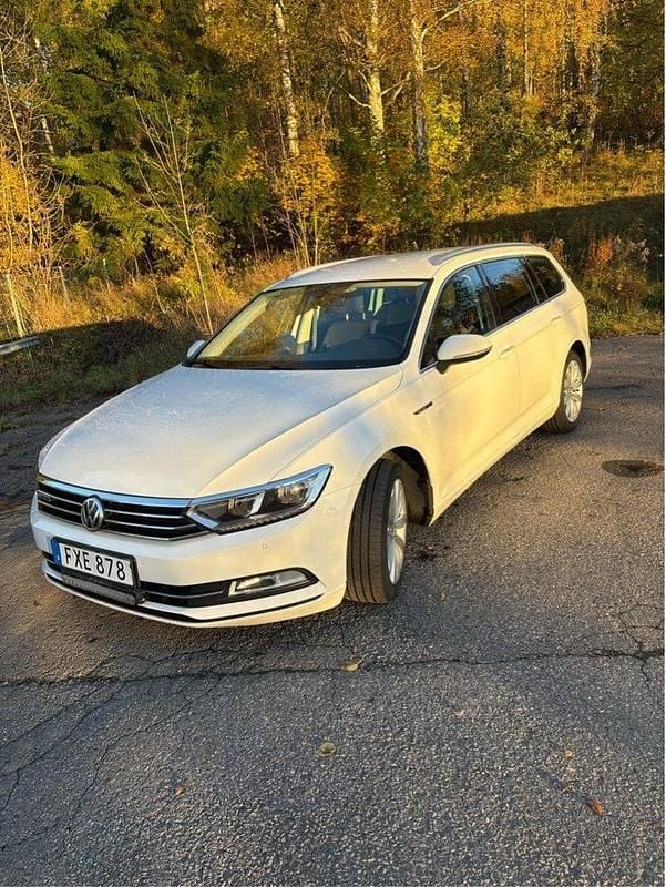 Vit Begagnad 2017 VW Passat Kombi | 145 000 kr (Bra pris) - Bild 1/4