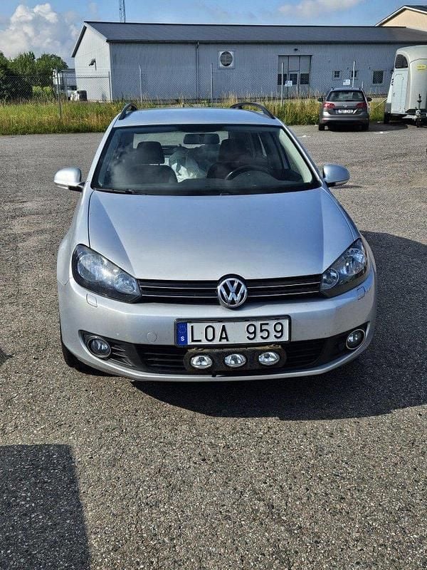 Silver Begagnad 2011 VW Golf Kombi | 53 000 kr (Marknadspris) - Bild 1/3