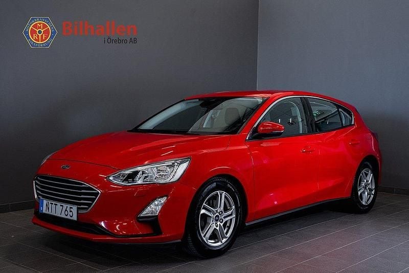Röd Begagnad 2018 Ford Focus Trend Halvkombi | 129 900 kr (Marknadspris) - Bild 1/4