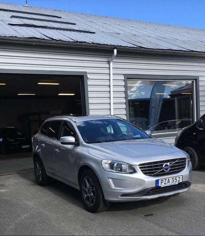 Silver Begagnad 2016 Volvo XC60 Ocean Race SUV | 140 000 kr (Superpris) - Bild 1/1