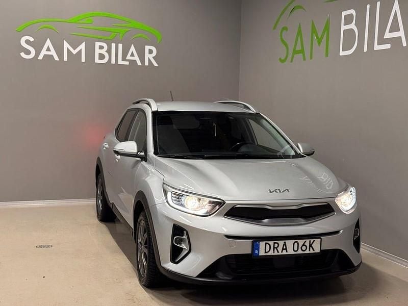Grå Begagnad 2022 Kia Stonic Advance SUV | 189 900 kr (Marknadspris) - Bild 1/4