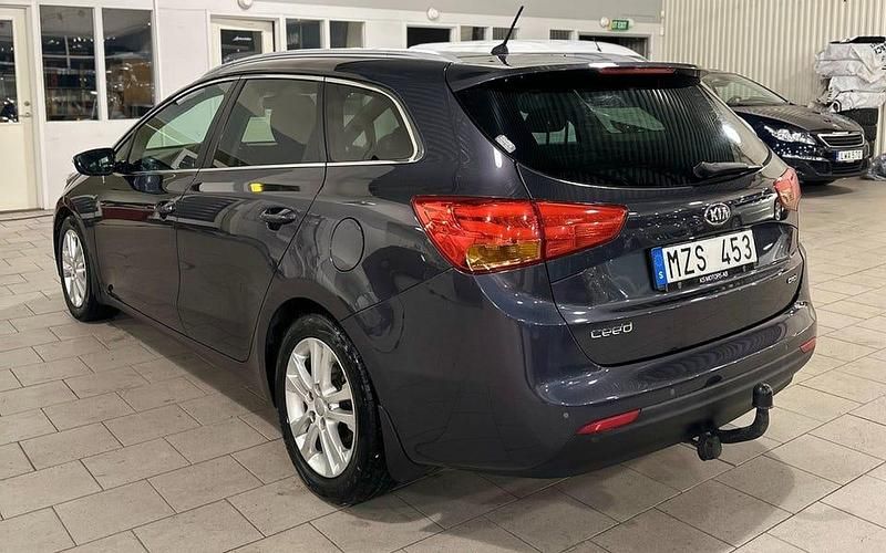 Begagnad Kia Ceed 128 HK (94 kW) 2012 Grå Halvkombi