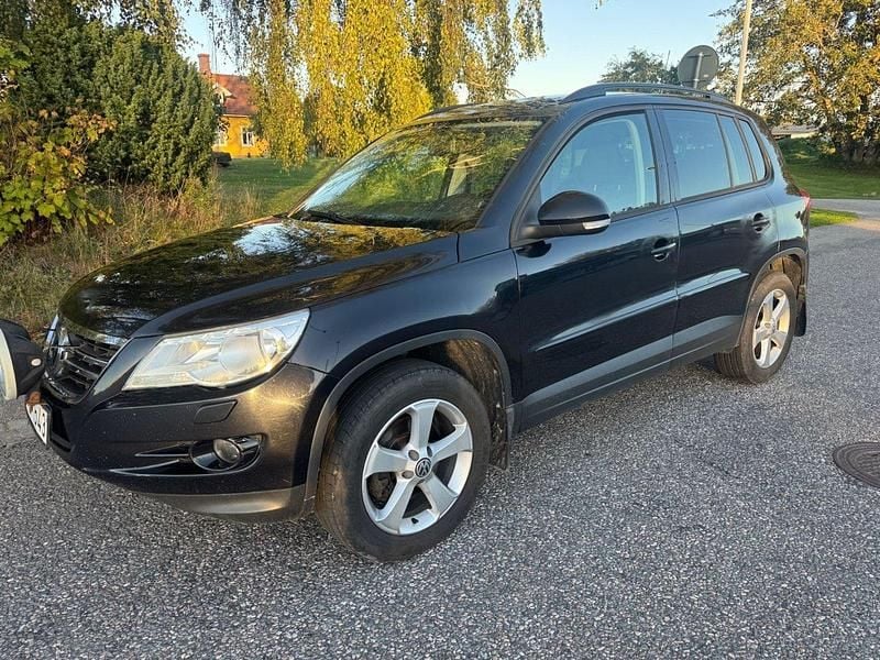 Svart Begagnad 2008 VW Tiguan Sport SUV | 32 900 kr (Superpris) - Bild 1/4