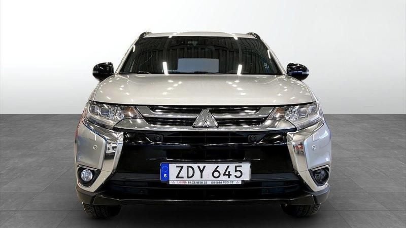 Silver Begagnad 2018 Mitsubishi Outlander SUV | 150 000 kr (Marknadspris) - Bild 1/4