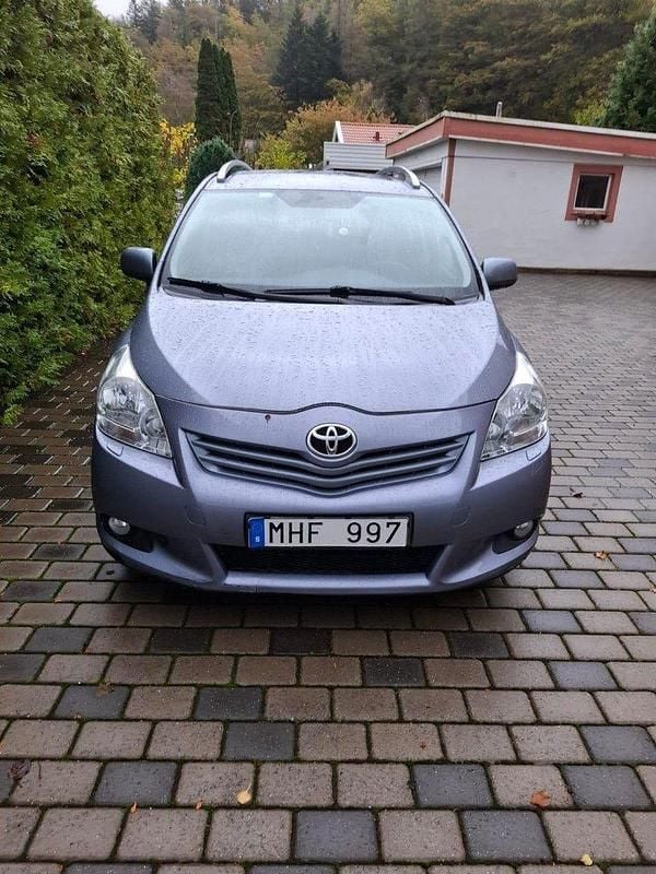 Blå Begagnad 2012 Toyota Verso Multidrive S Minibuss | 88 000 kr (Bra pris) - Bild 1/4